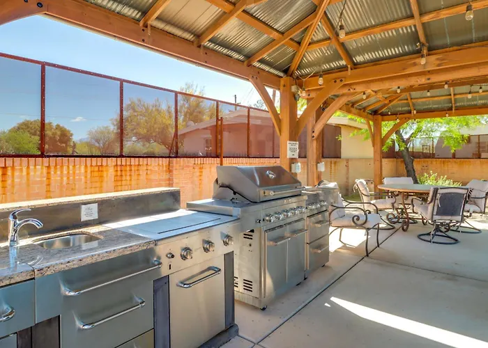 Holiday home Swim & Courtyards: Estate Near Sabino Tucson