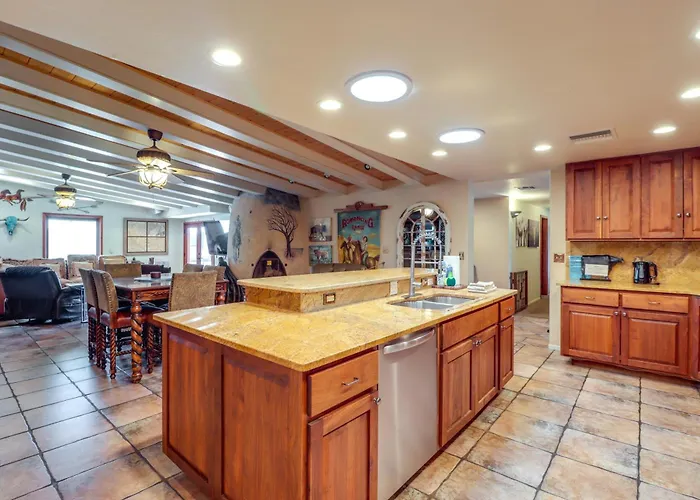 Holiday home Swim & Courtyards: Estate Near Sabino *