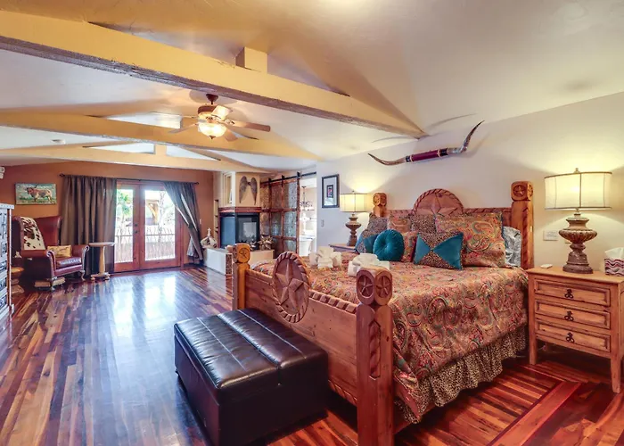 Swim & Courtyards: Estate Near Sabino Holiday home