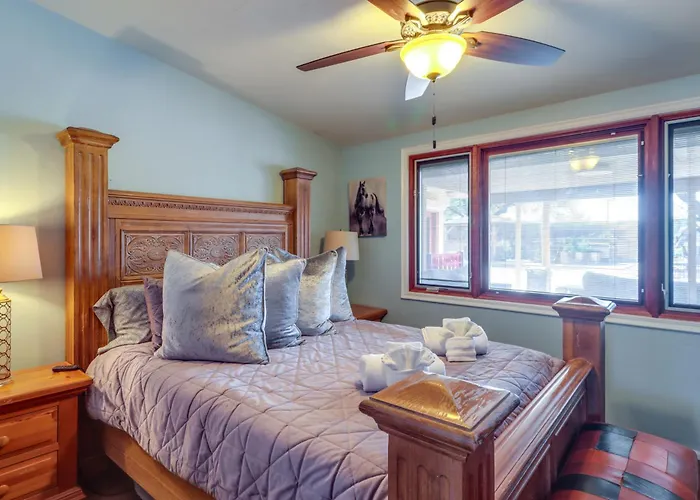 Holiday home Swim & Courtyards: Estate Near Sabino *