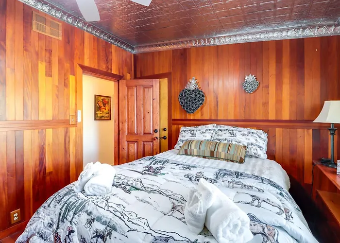 Swim & Courtyards: Estate Near Sabino * Tucson