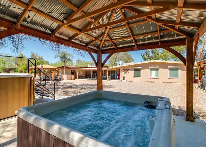 Holiday home Swim & Courtyards: Estate Near Sabino *