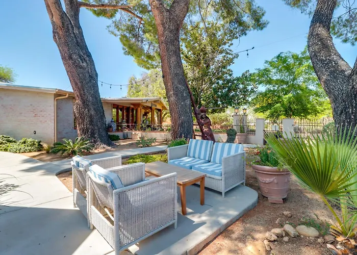 Swim & Courtyards: Estate Near Sabino Holiday home *