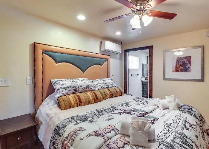 Swim & Courtyards: Estate Near Sabino Holiday home