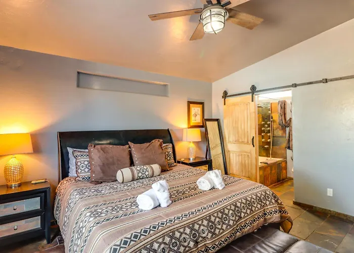 Holiday home Swim & Courtyards: Estate Near Sabino Tucson