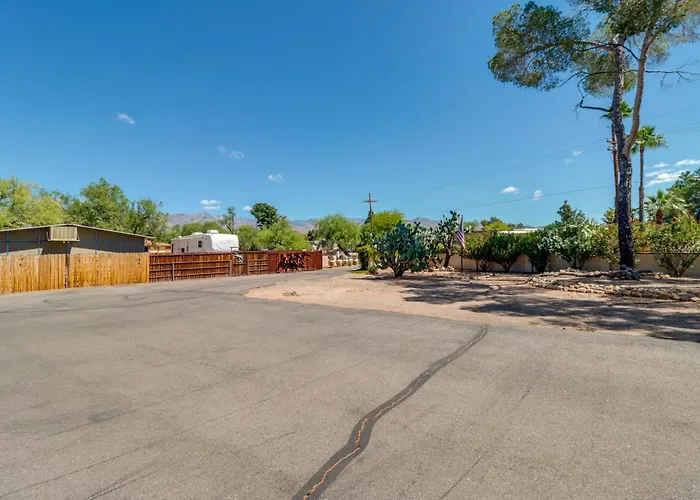 Swim & Courtyards: Estate Near Sabino Holiday home Tucson